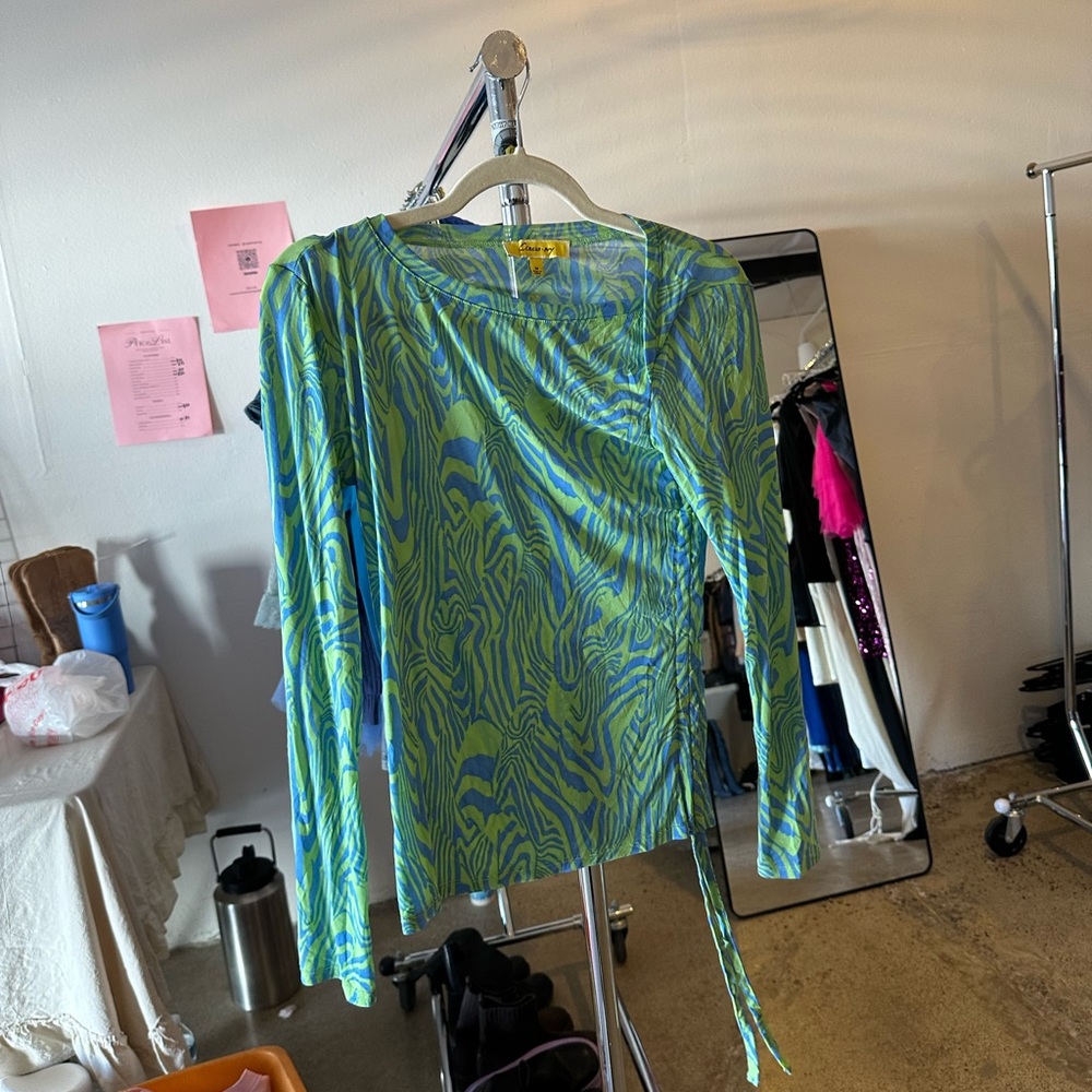 Funky mesh top